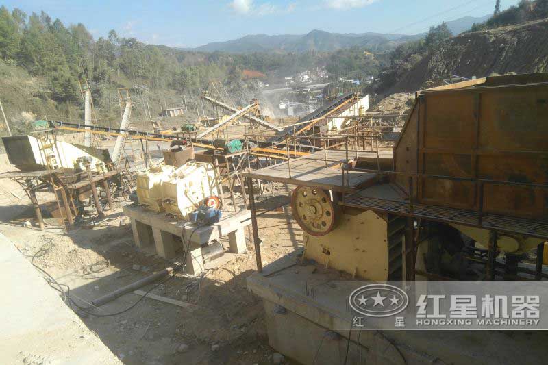 河北邢臺(tái)石灰石砂石料生產(chǎn)現(xiàn)場 河北邢臺(tái)石灰石砂石料生產(chǎn)現(xiàn)場