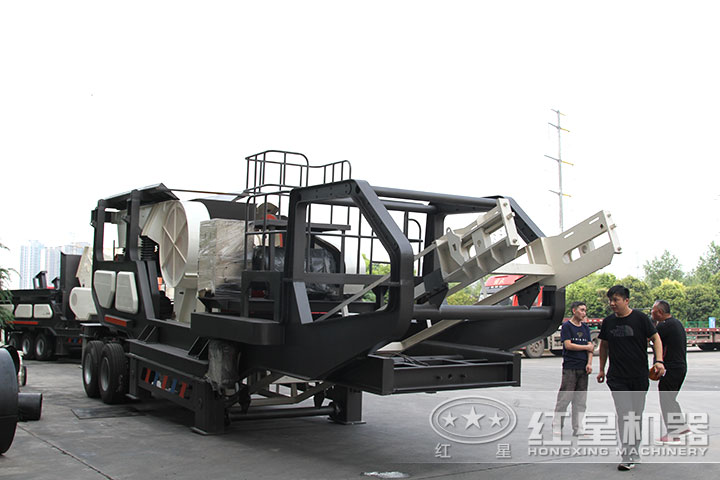 客戶就公司現(xiàn)貨進(jìn)行參觀、考察