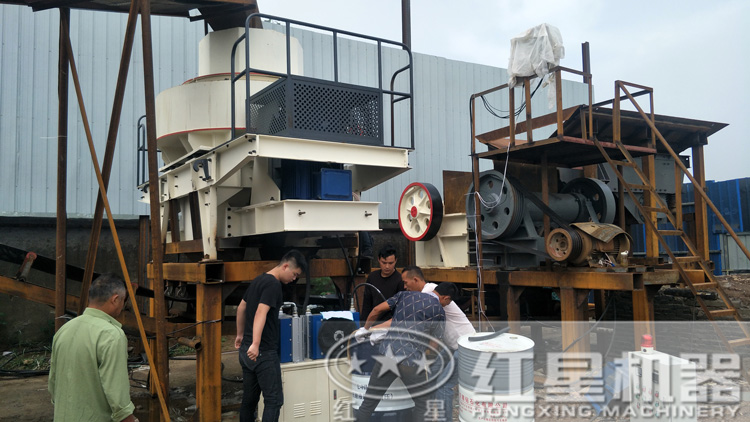 生產(chǎn)現(xiàn)場(chǎng)有很多，安排起來(lái)啦！