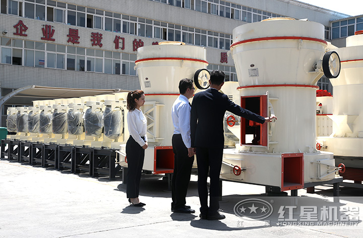 用戶(hù)到廠考察超微粉碎設(shè)備